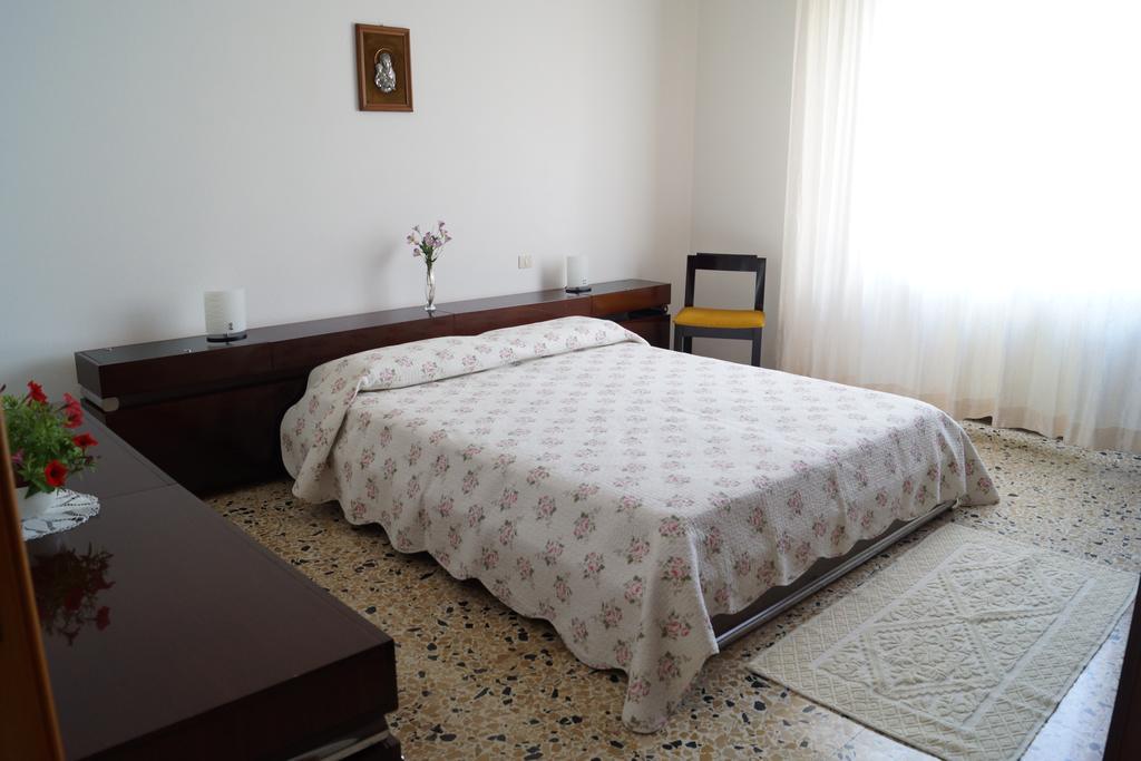 Bed and Breakfast Il Melograno à Oristano Chambre photo